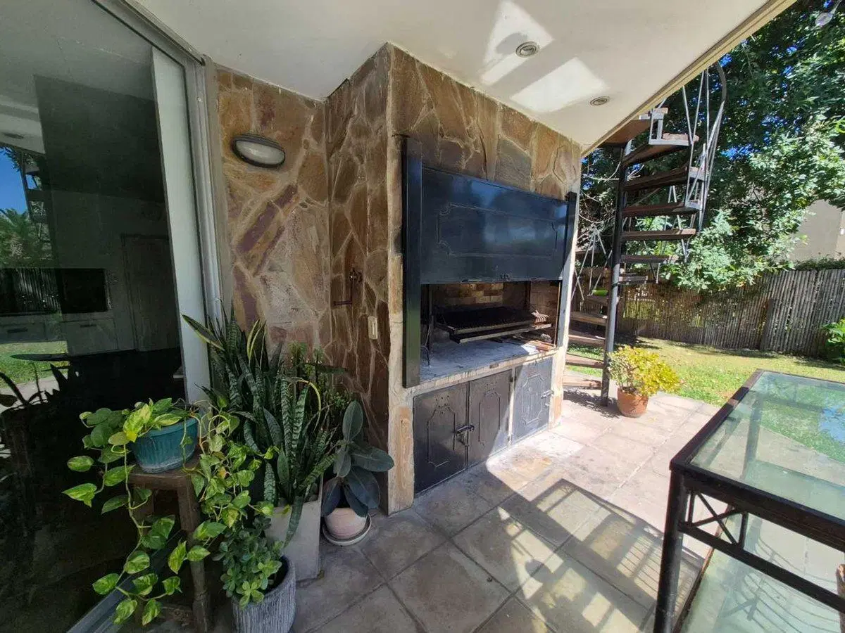 Casa 10 Ambientes VENTA Aranzazu Escobar Pileta 5
