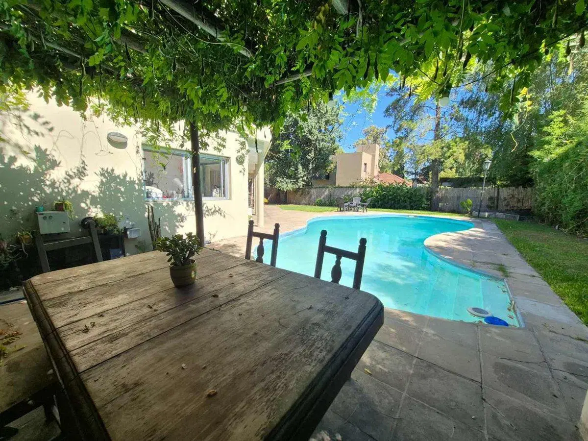 Casa 10 Ambientes VENTA Aranzazu Escobar Pileta 2