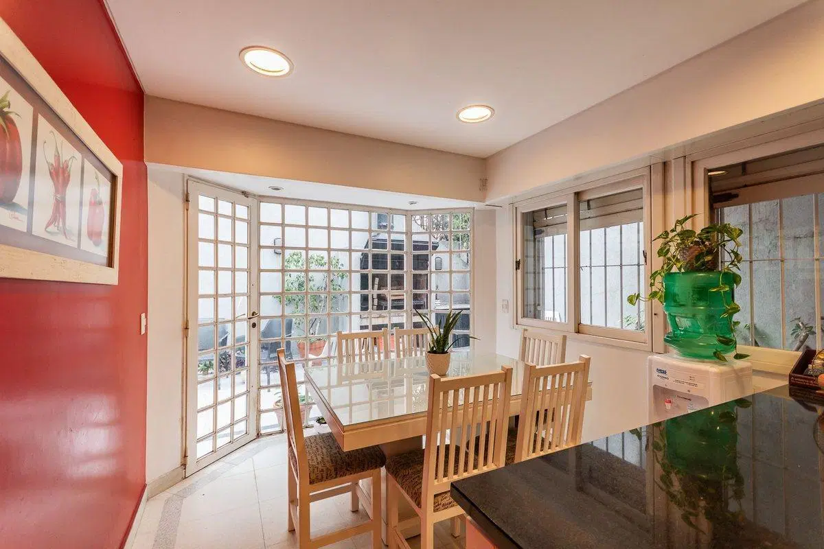 CASA 6 AMBIENTES VENTA BELGRANO R COCHERA 8