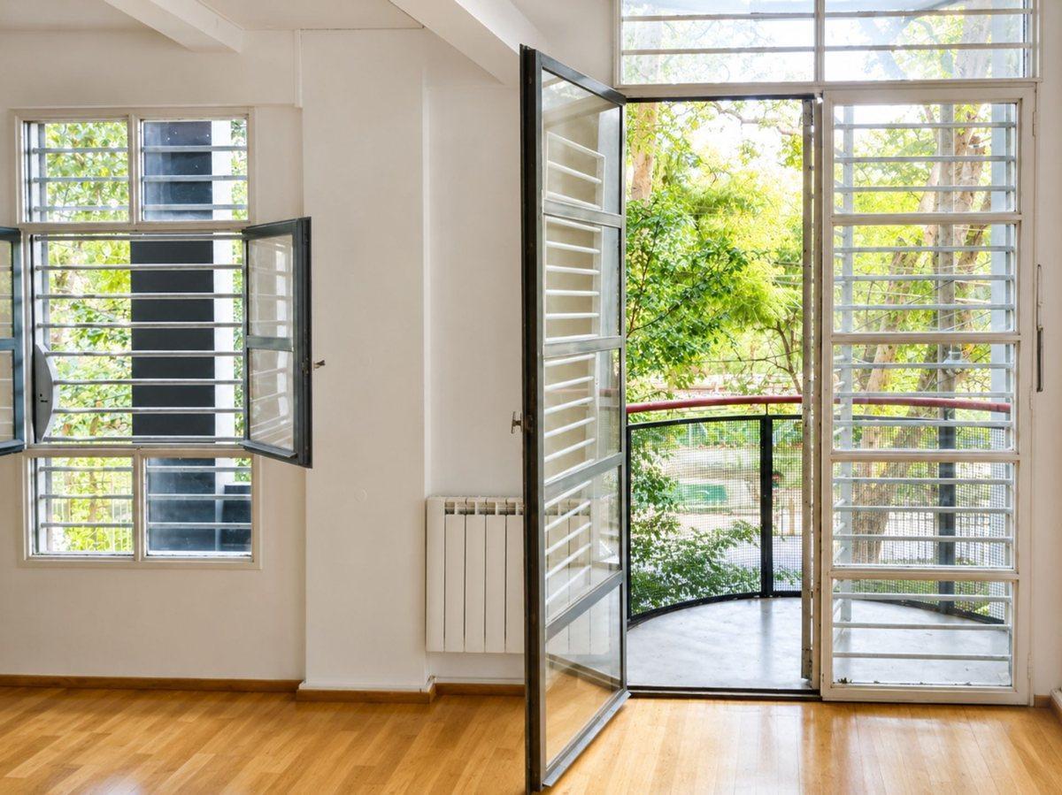 Foto de VENTA DEPARTAMENTO DUPLEX 3 AMBIENTES COLEGIALES, imagen 2