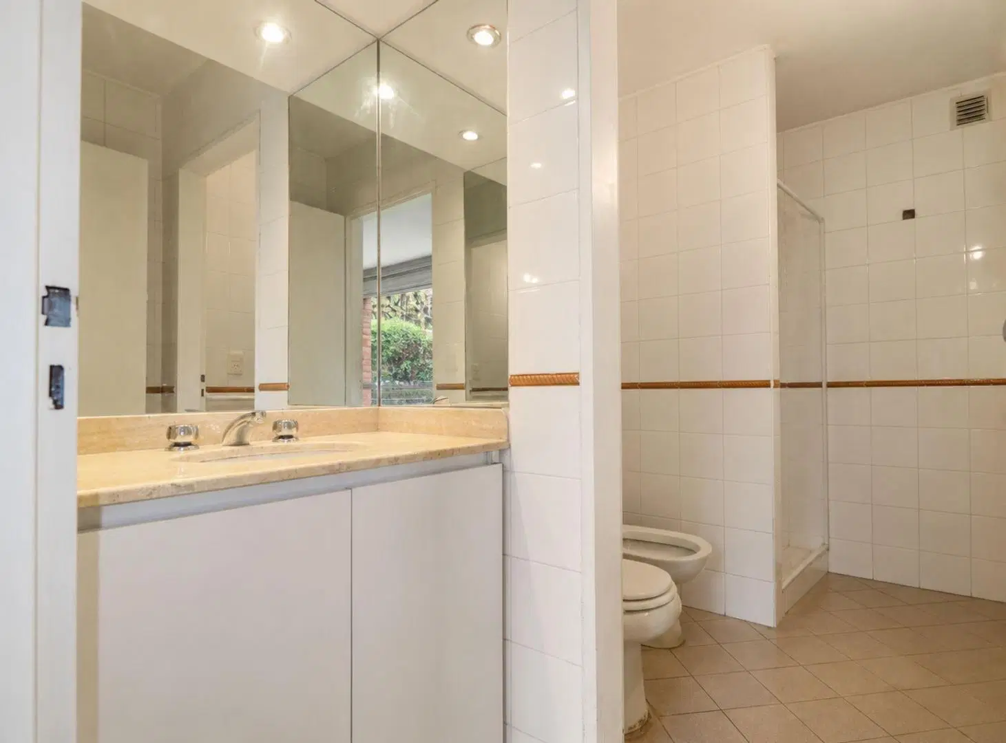 VENTA CASA 5 AMBIENTES  COGHLAN PILETA 4