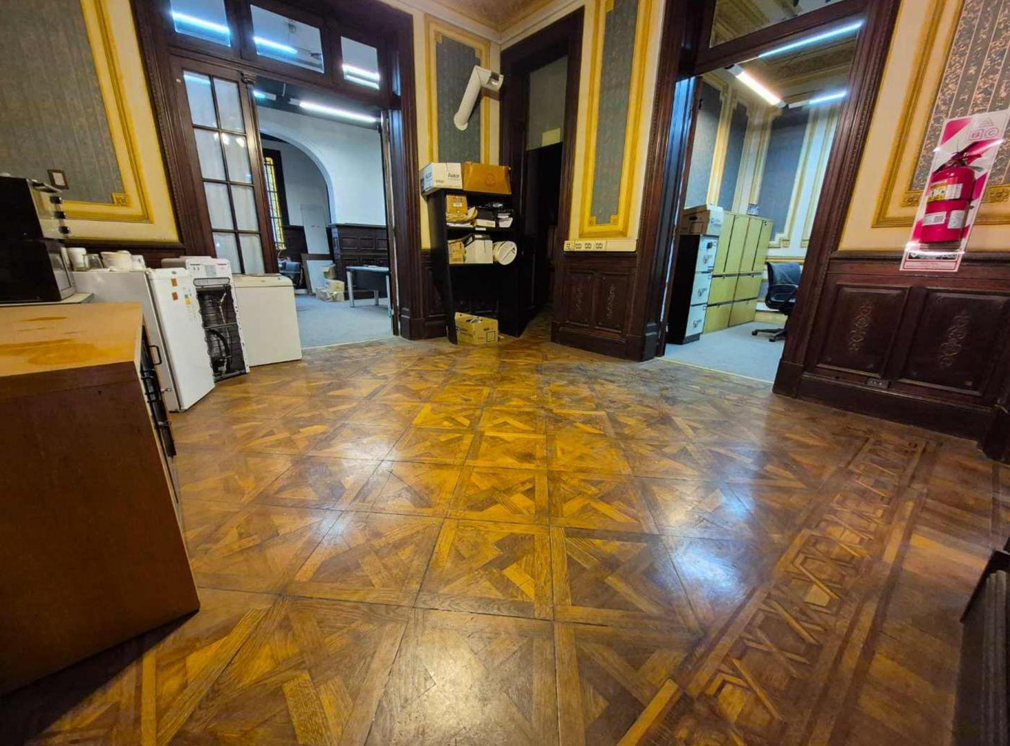 Foto de VENTA CASA 8 AMBIENTES EN BARRACAS PATIO Y COCHERA, imagen 2
