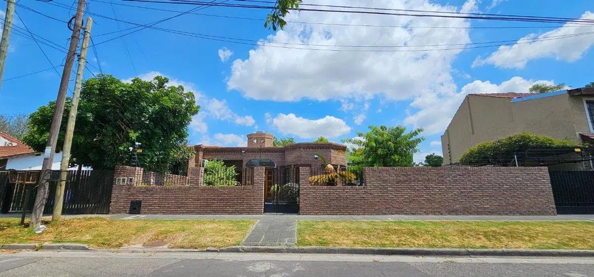 CASA VENTA HURLINGHAM 4 AMBIENTES PILETA JARDIN 5