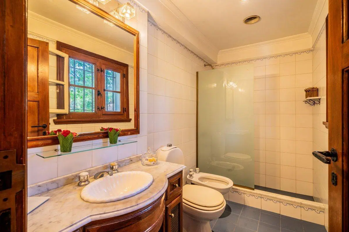 Casa 6 ambientes en venta en Escobar con pileta 8