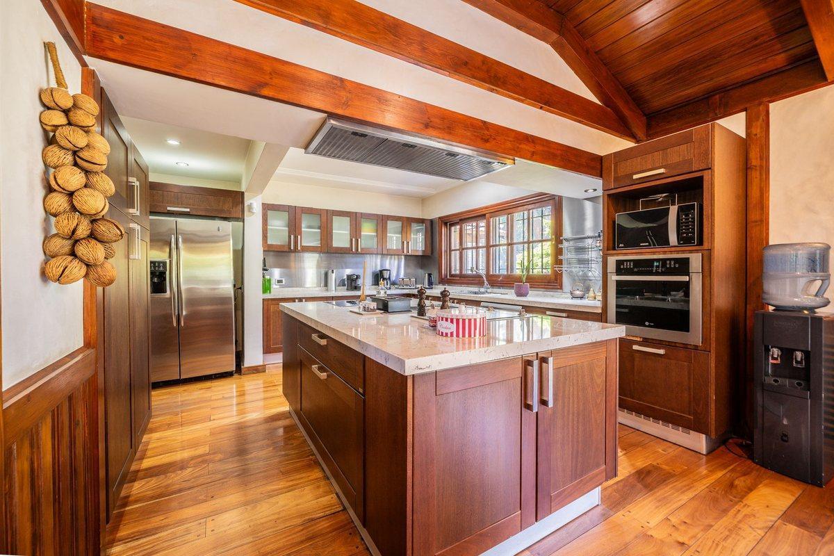 Foto de Casa 6 ambientes en venta en Escobar con pileta, imagen 2