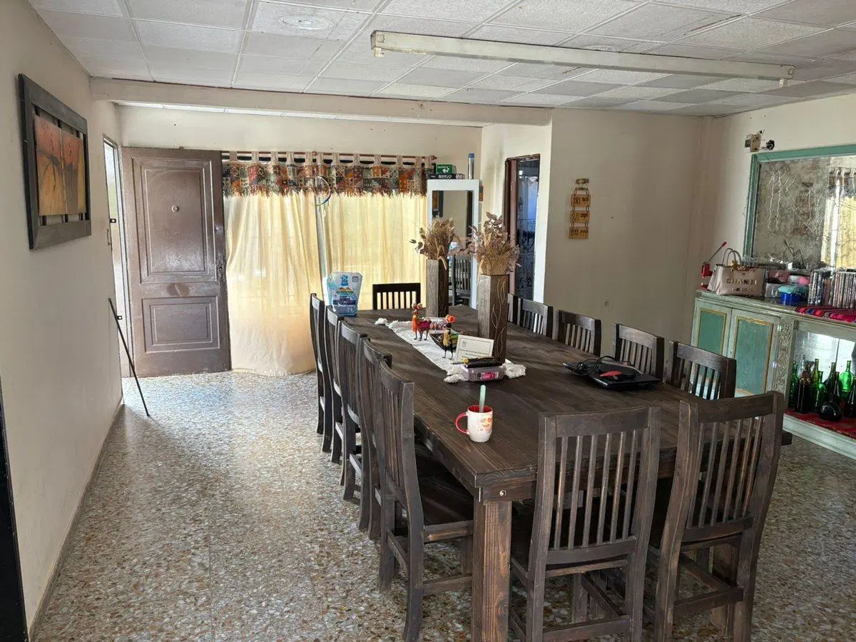 CASA 5 AMBIENTES VENTA CASTELAR COCHERA JARDIN 2