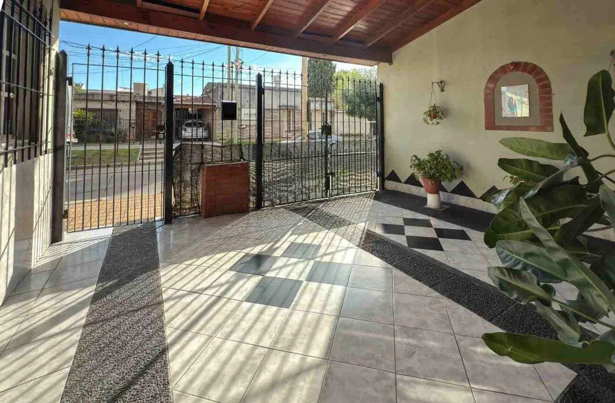 VENTA CASA 4 AMBIENTES VILLA BALLESTER 5