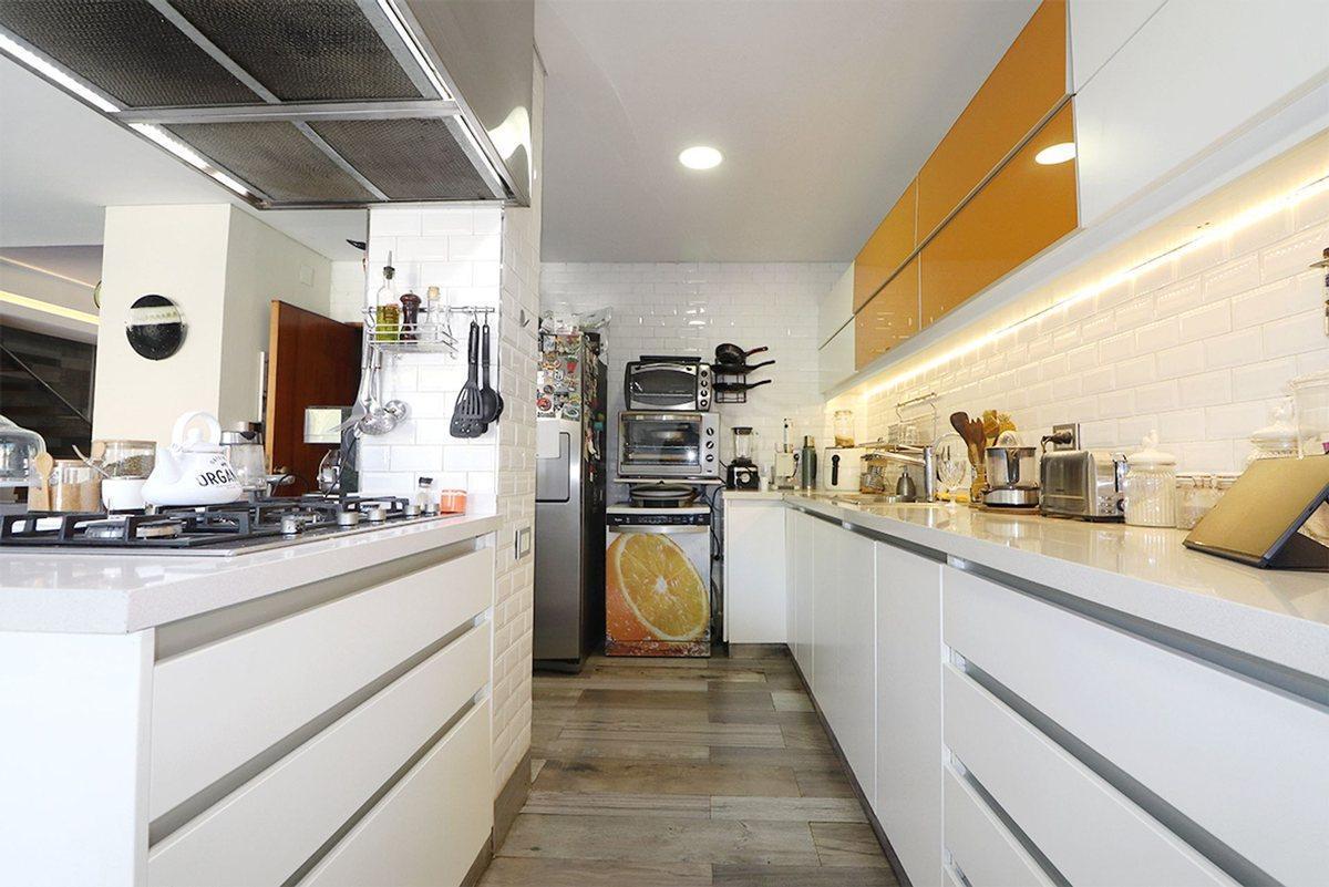 Foto de Venta Casa 6 ambientes Villa Luro c/pileta, imagen 2