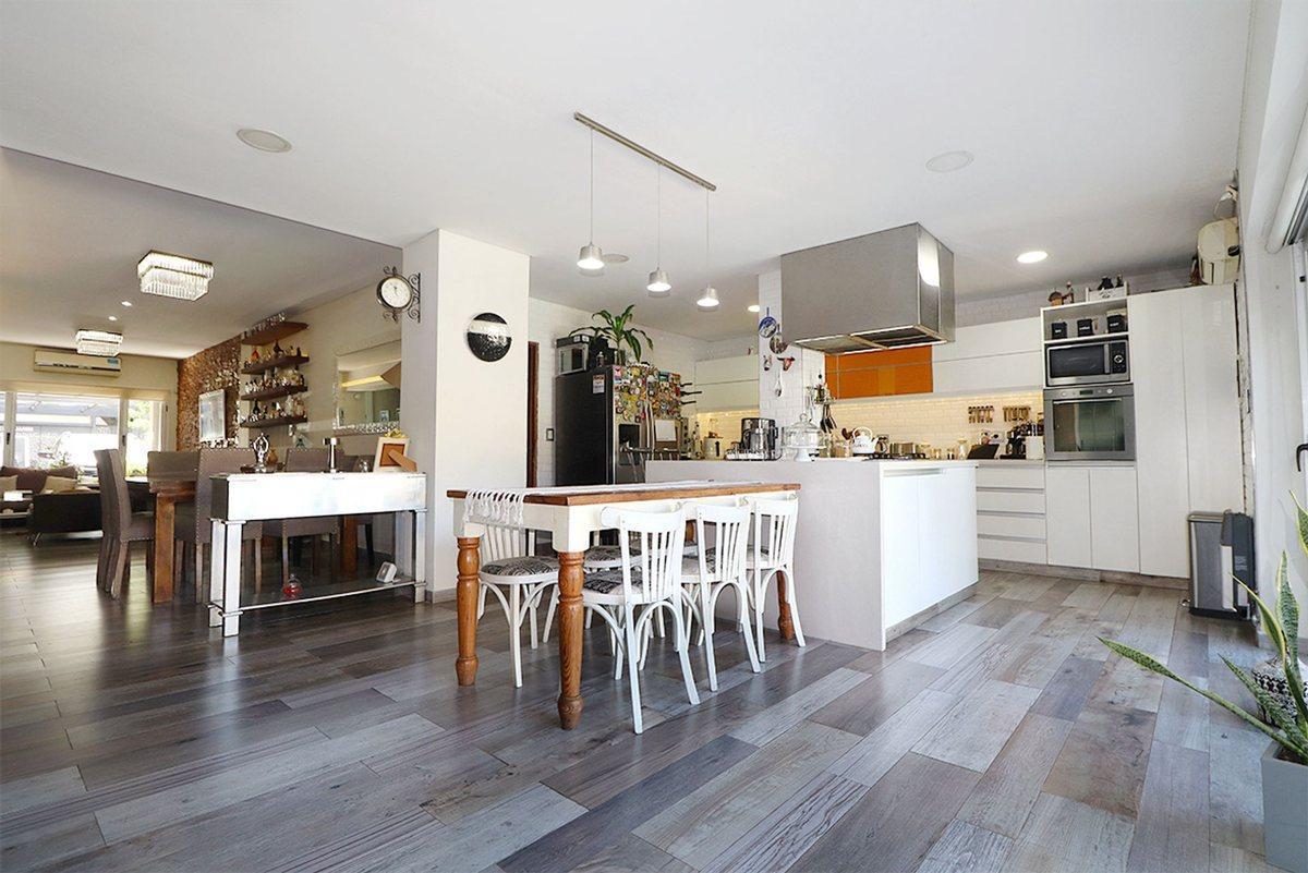 Foto de Venta Casa 6 ambientes Villa Luro c/pileta, imagen 5
