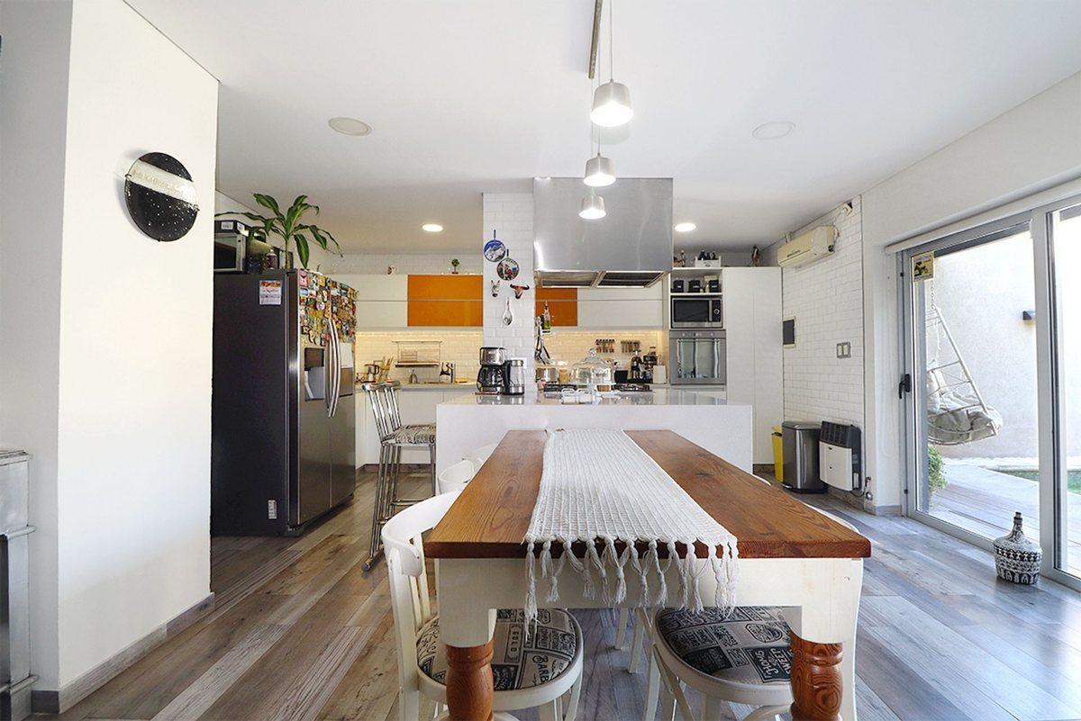 Foto de Venta Casa 6 ambientes Villa Luro c/pileta, imagen 3