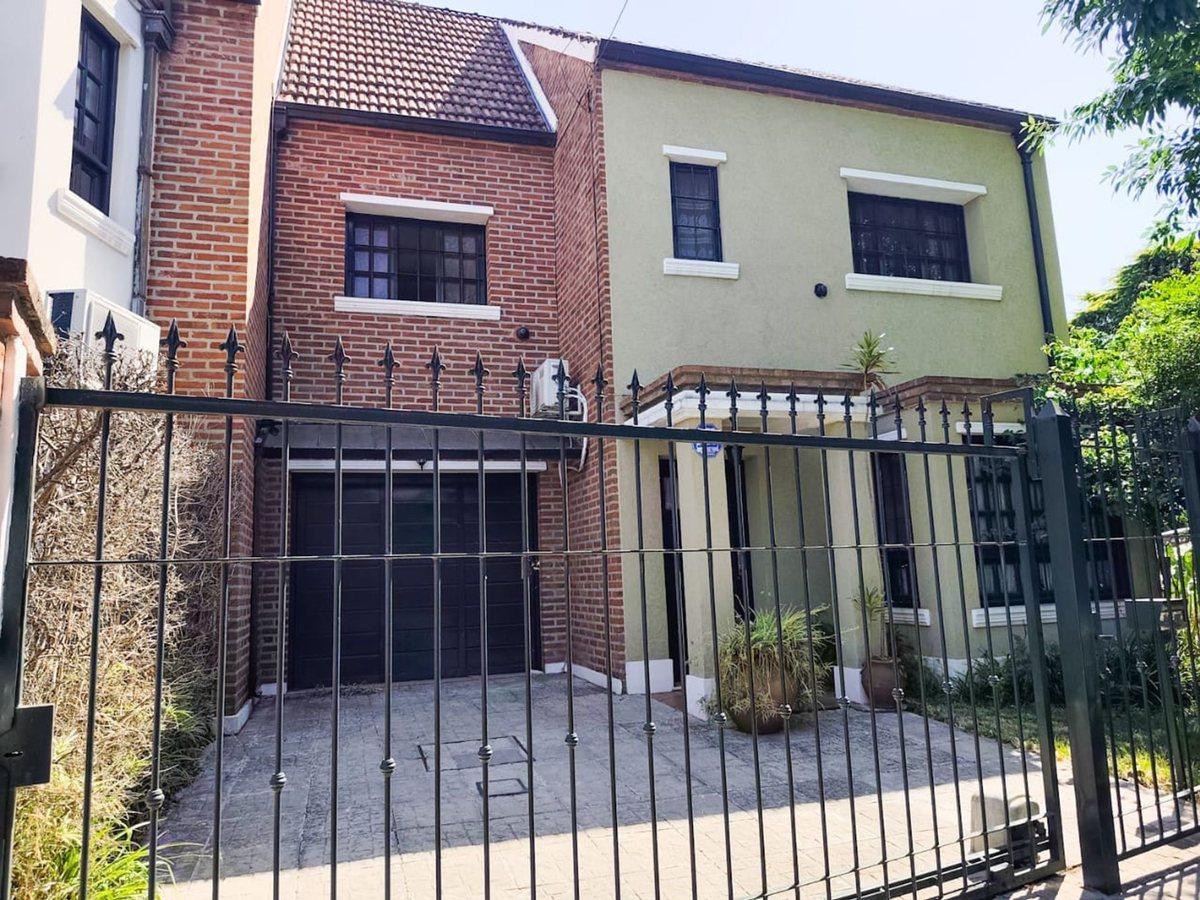 Foto de CASA TRIPLEX 5 AMBIENTES VENTA HURLINGHAM COCHERA, imagen 4