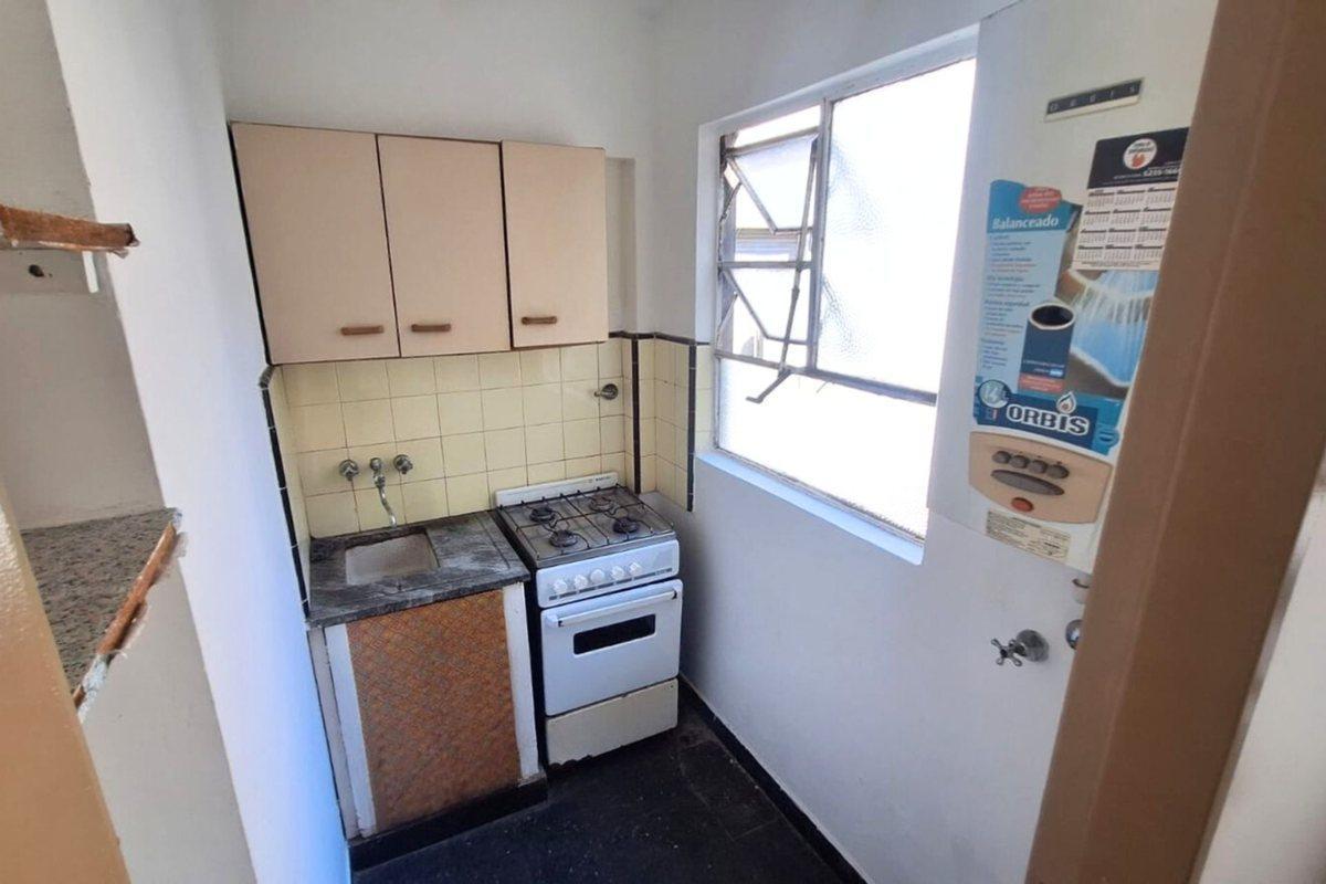 Foto de VENTA DEPARTAMENTO CABALLITO 2 AMBIENTES RESTAURAR, imagen 1