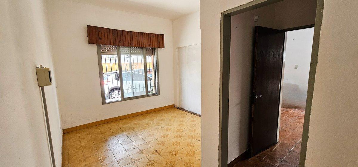 Foto de VENTA CASA 3 AMBIENTES C/LUGAR COMERCIAL JL SUAREZ, imagen 4