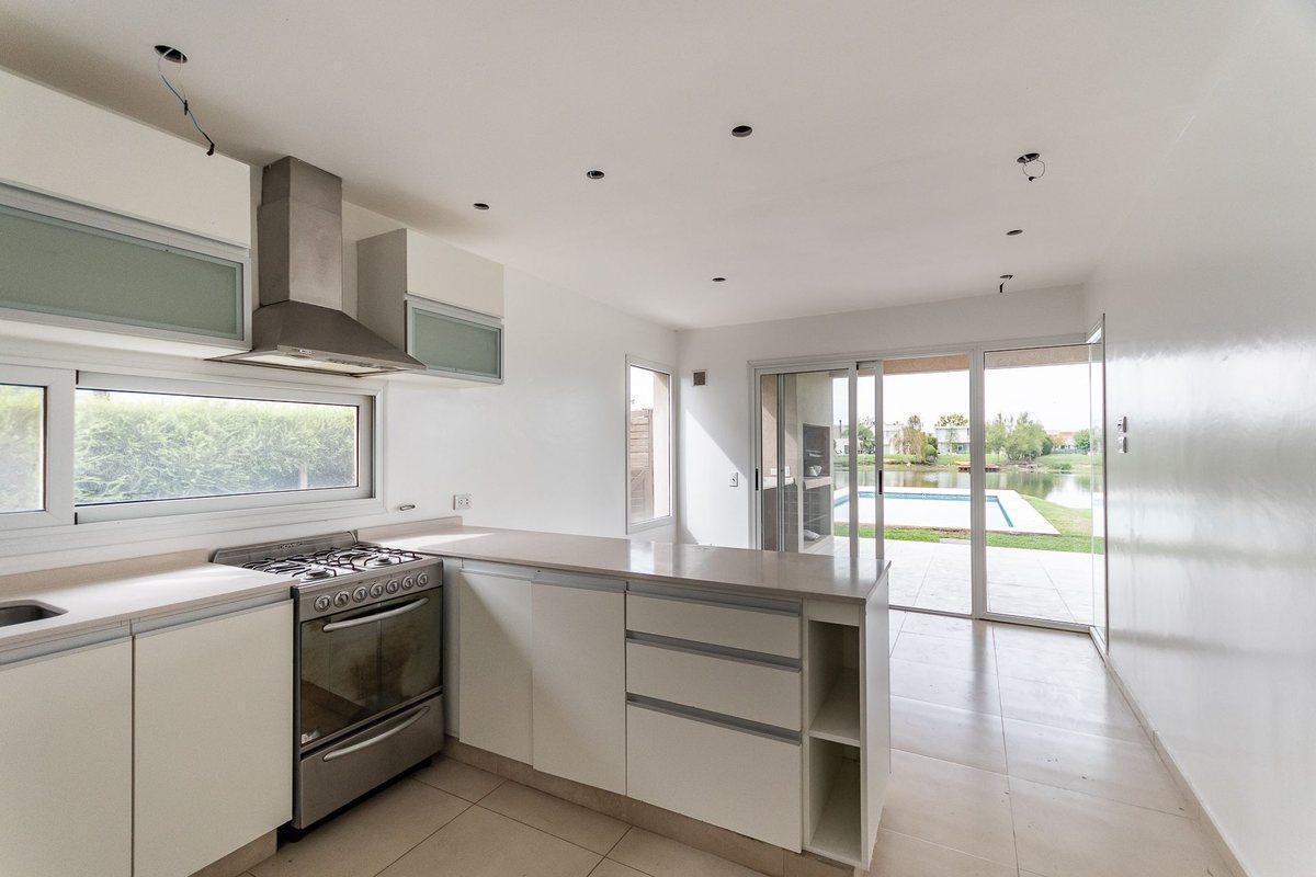 Foto de CASA 5 AMBIENTES VENTA EL CANTON NORTE LAGUNA, imagen 2