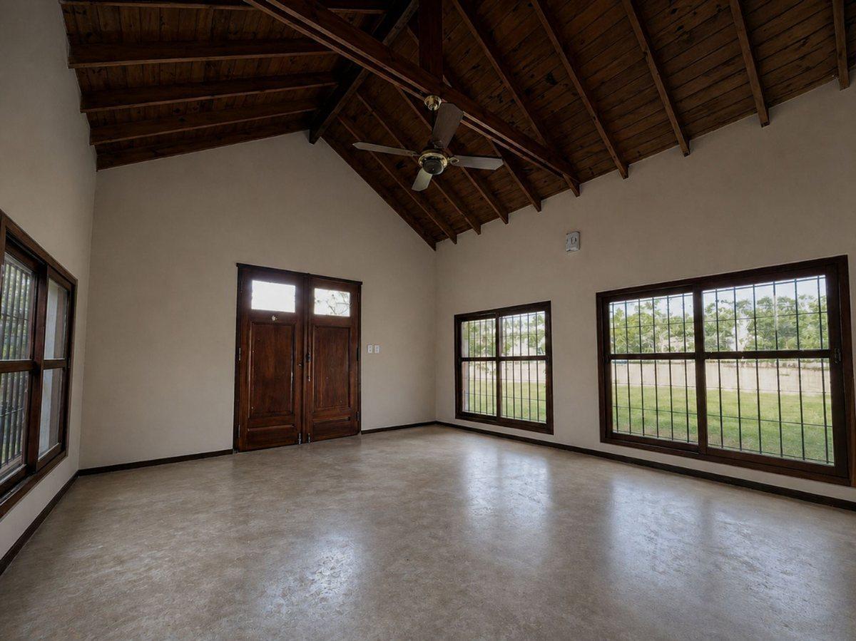 Foto de CASA EN VENTA VILLA DE MAYO 7 AMBIENTES PILETA, imagen 2
