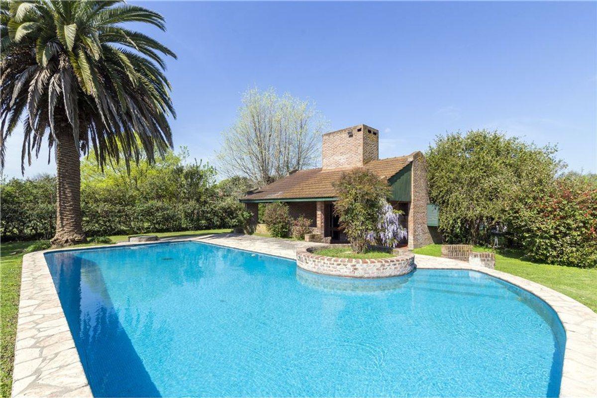 Foto de Casa 6 ambientes venta Pilar con pileta, imagen 1