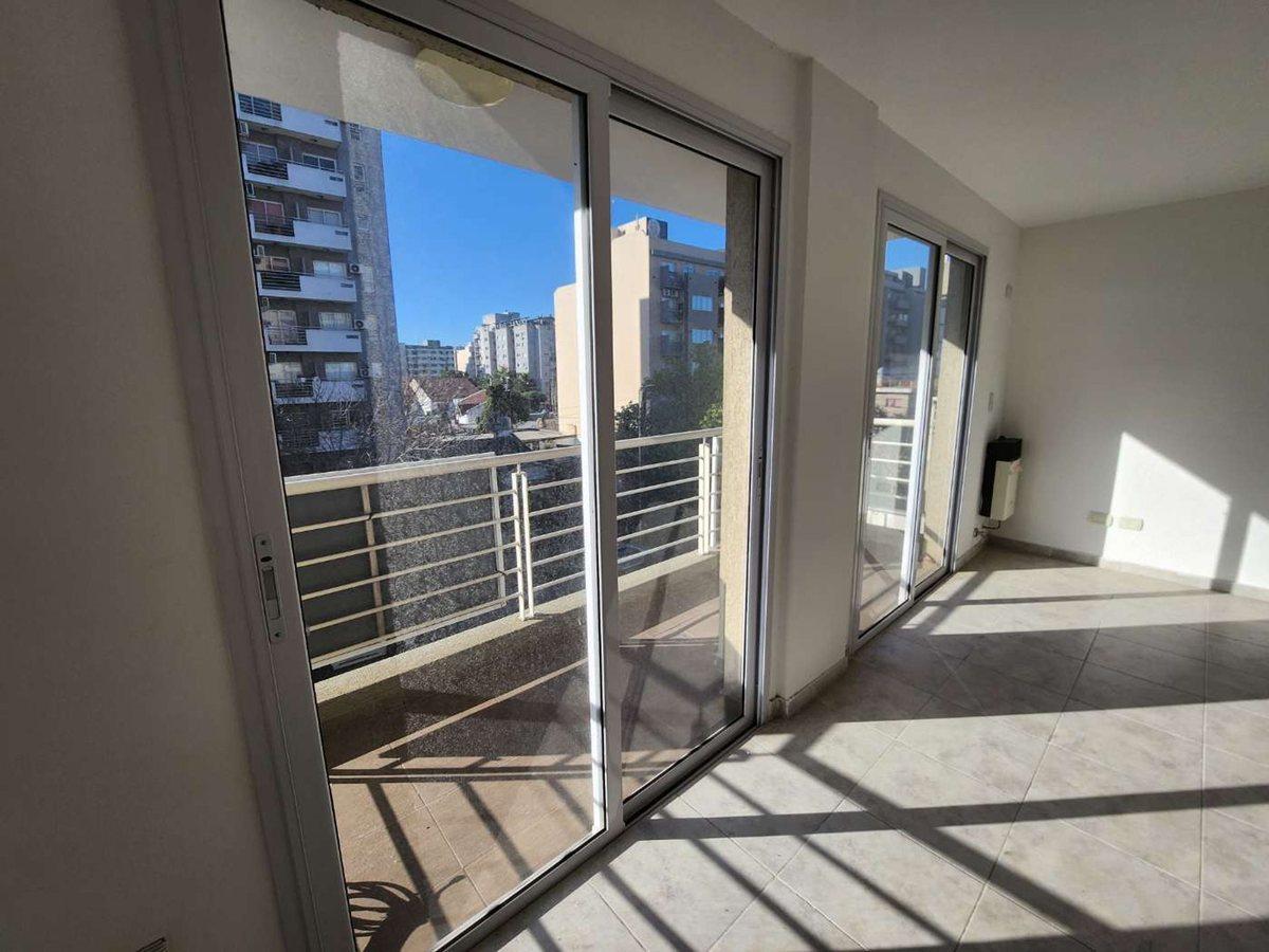 Foto de Departamento 1 Ambiente VENTA Morón BALCON COCHERA, imagen 1