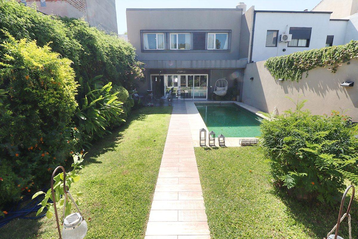 Foto de Venta Casa 6 ambientes Villa Luro c/pileta, imagen 2