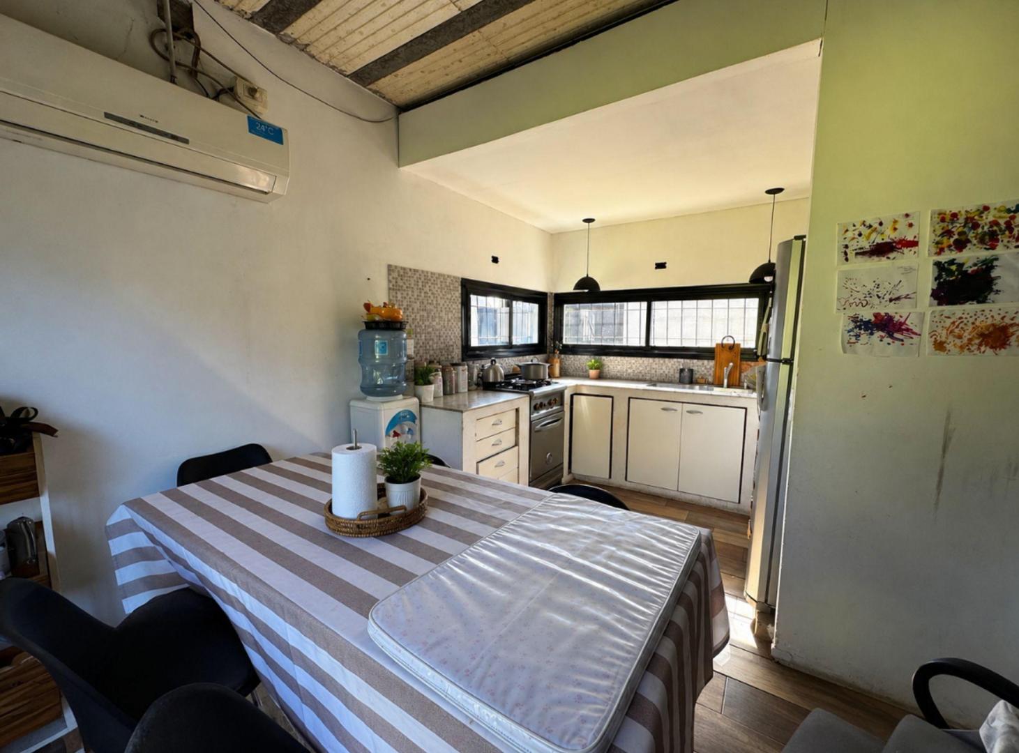 Foto de VENTA CASA 5 AMBIENTES CON PARQUE EN FCO. ALVAREZ, imagen 4