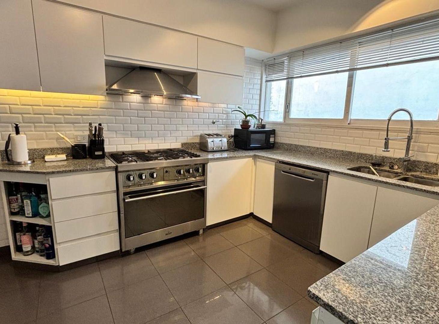 Foto de DEPARTAMENTO 5 AMBIENTES EN ALQUILER EN RECOLETA, imagen 2
