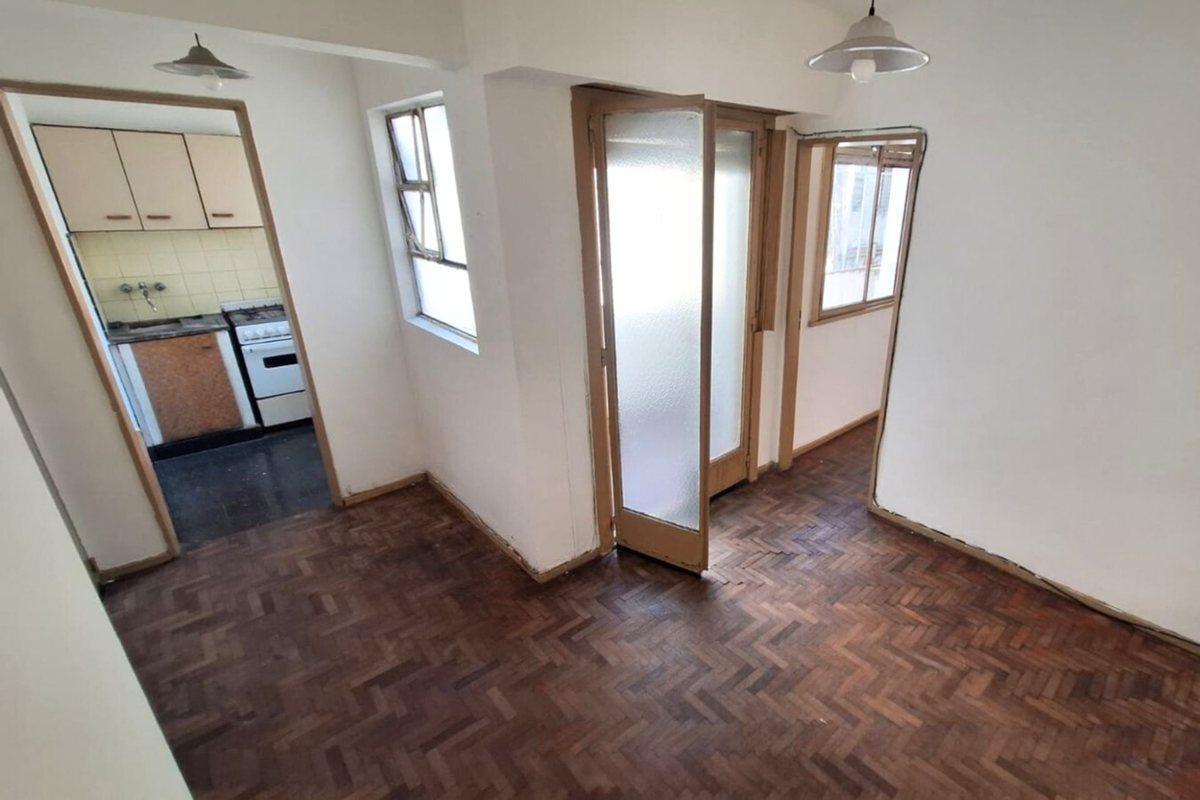 Foto de VENTA DEPARTAMENTO CABALLITO 2 AMBIENTES RESTAURAR, imagen 4