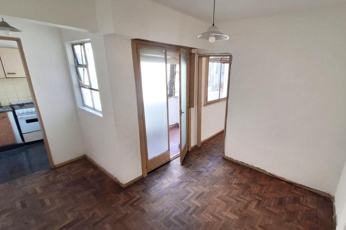 Foto de VENTA DEPARTAMENTO CABALLITO 2 AMBIENTES RESTAURAR, imagen 5