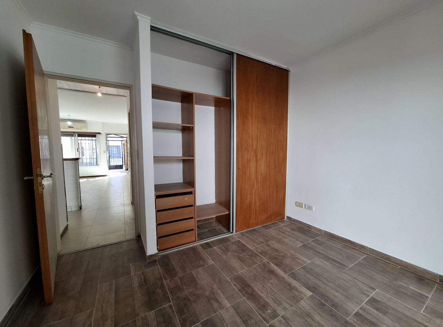 Foto de PH VENTA VERSALLES 2 AMBIENTES PATIO GUARDACOCHE, imagen 4