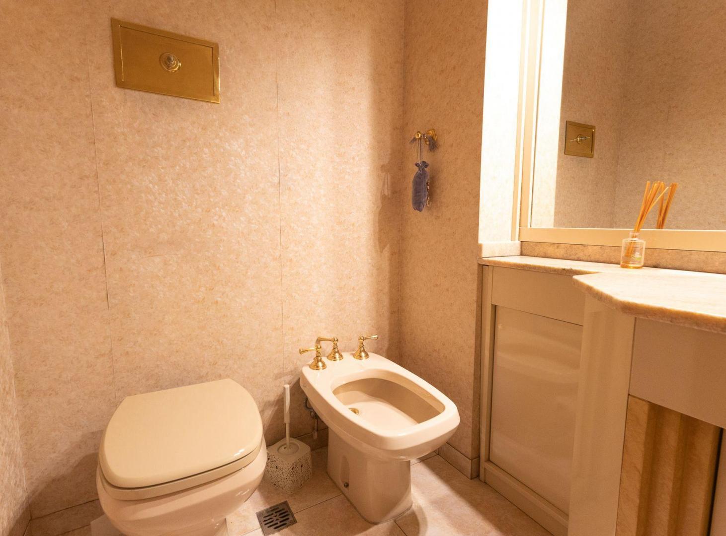 Foto de DEPARTAMENTO 3 AMBIENTES c/ DEPEND. VENTA CASEROS, imagen 5