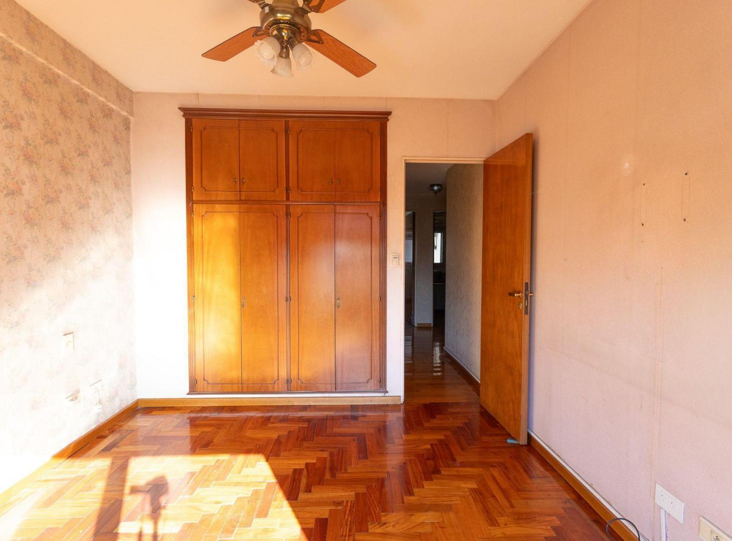 Foto de DEPARTAMENTO 3 AMBIENTES c/ DEPEND. VENTA CASEROS, imagen 4