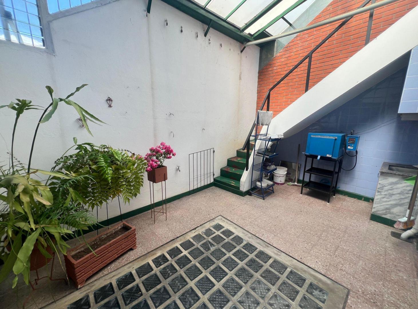 Foto de CASA 4 AMBIENTES VENTA SAAVEDRA ESPACIO COMERCIAL, imagen 2