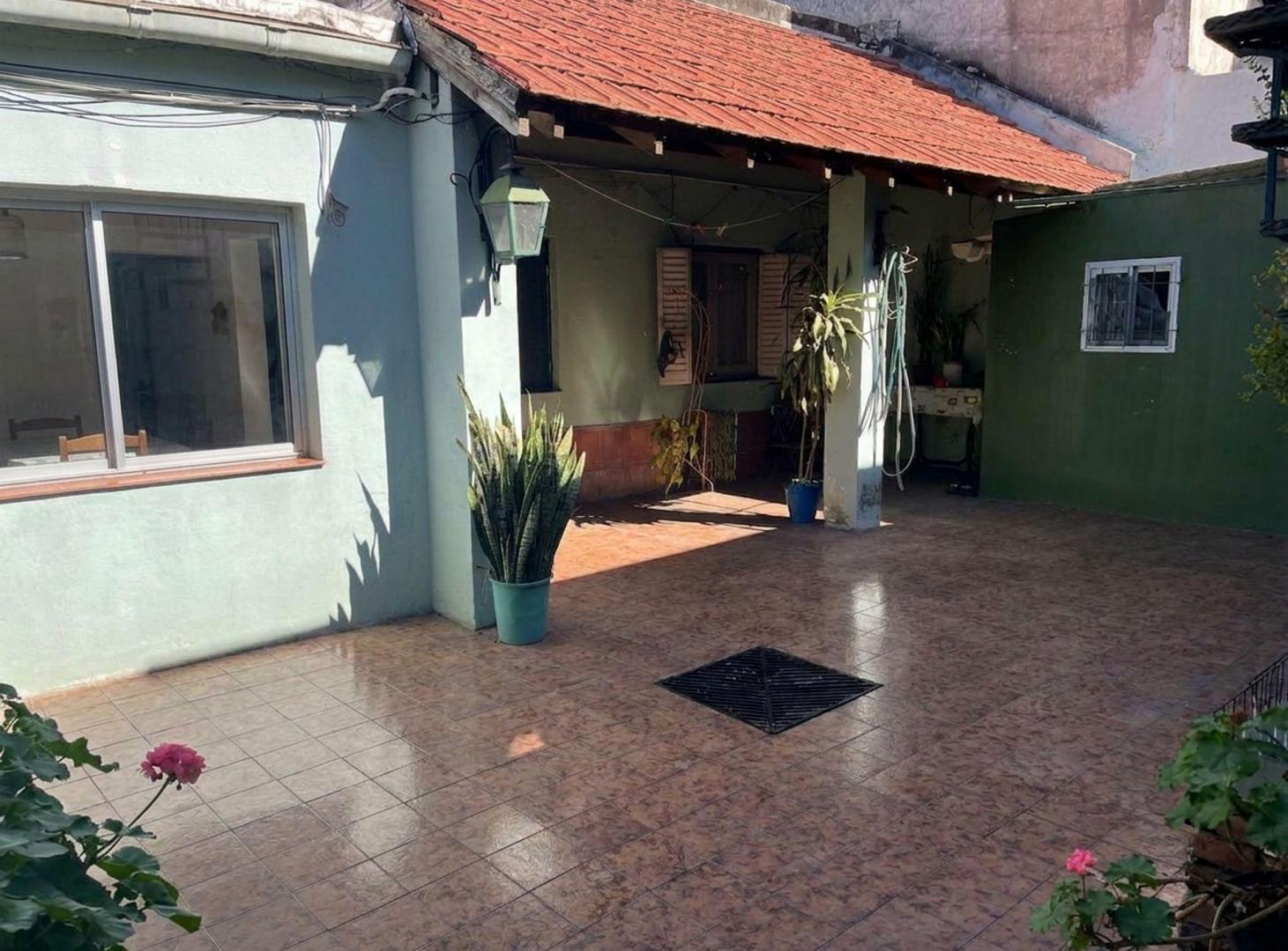 Foto de Casa 4 ambientes VENTA Lanús Oeste Patio Terraza, imagen 2