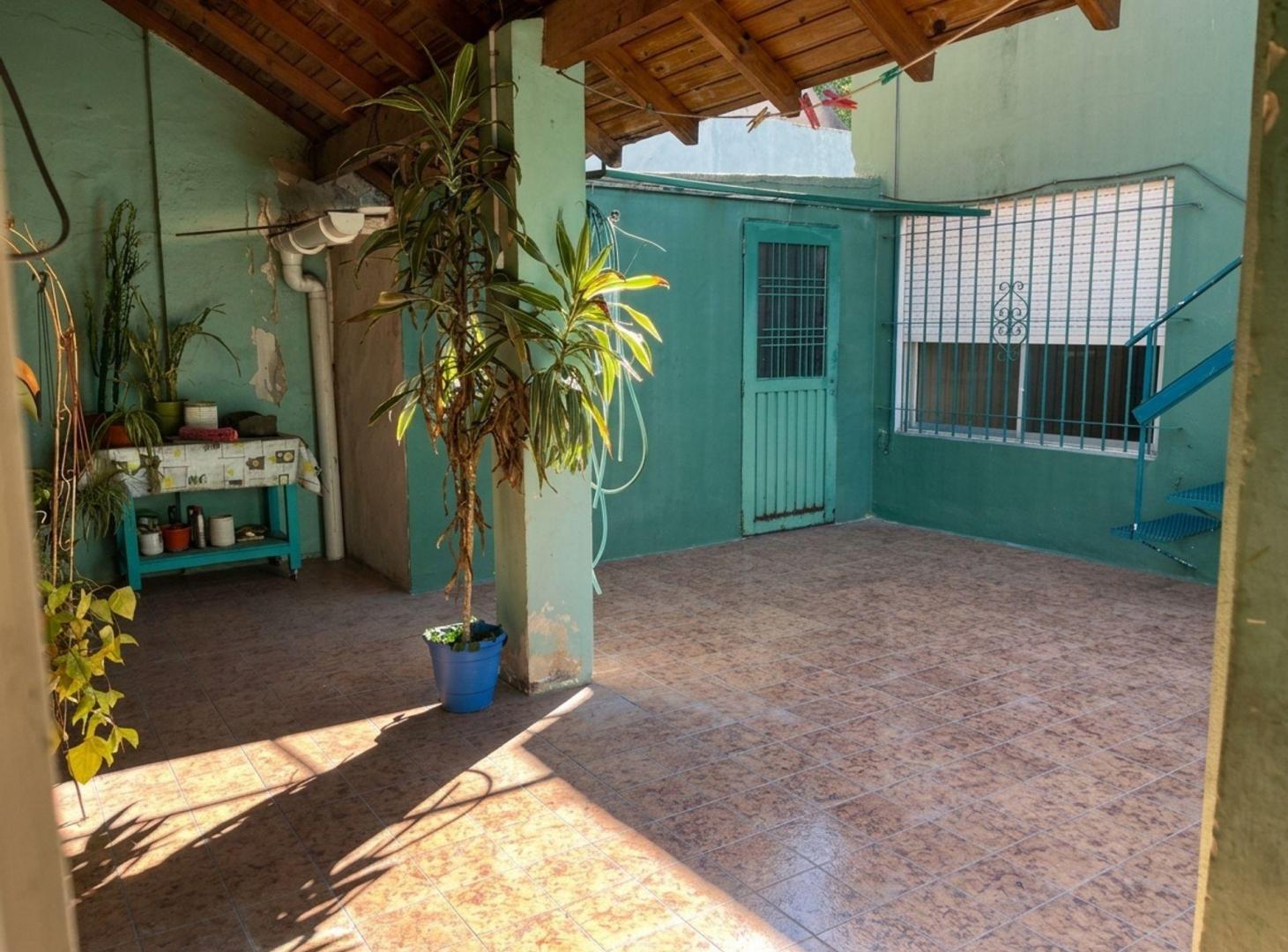 Foto de Casa 4 ambientes VENTA Lanús Oeste Patio Terraza, imagen 3