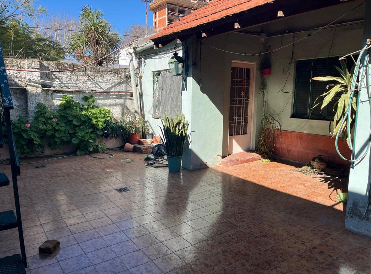 Foto de Casa 4 ambientes VENTA Lanús Oeste Patio Terraza, imagen 1