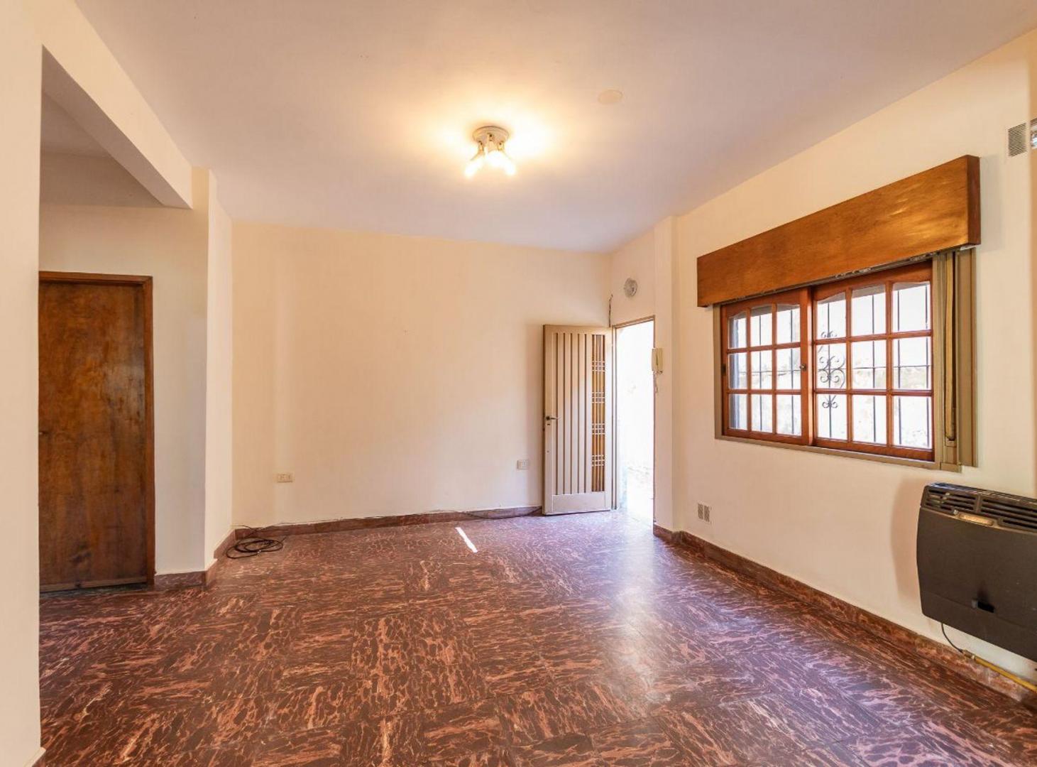 Foto de PH 2 AMBIENTES VENTA EN VILLA LUGAN S/AVCASTAÑARES, imagen 2