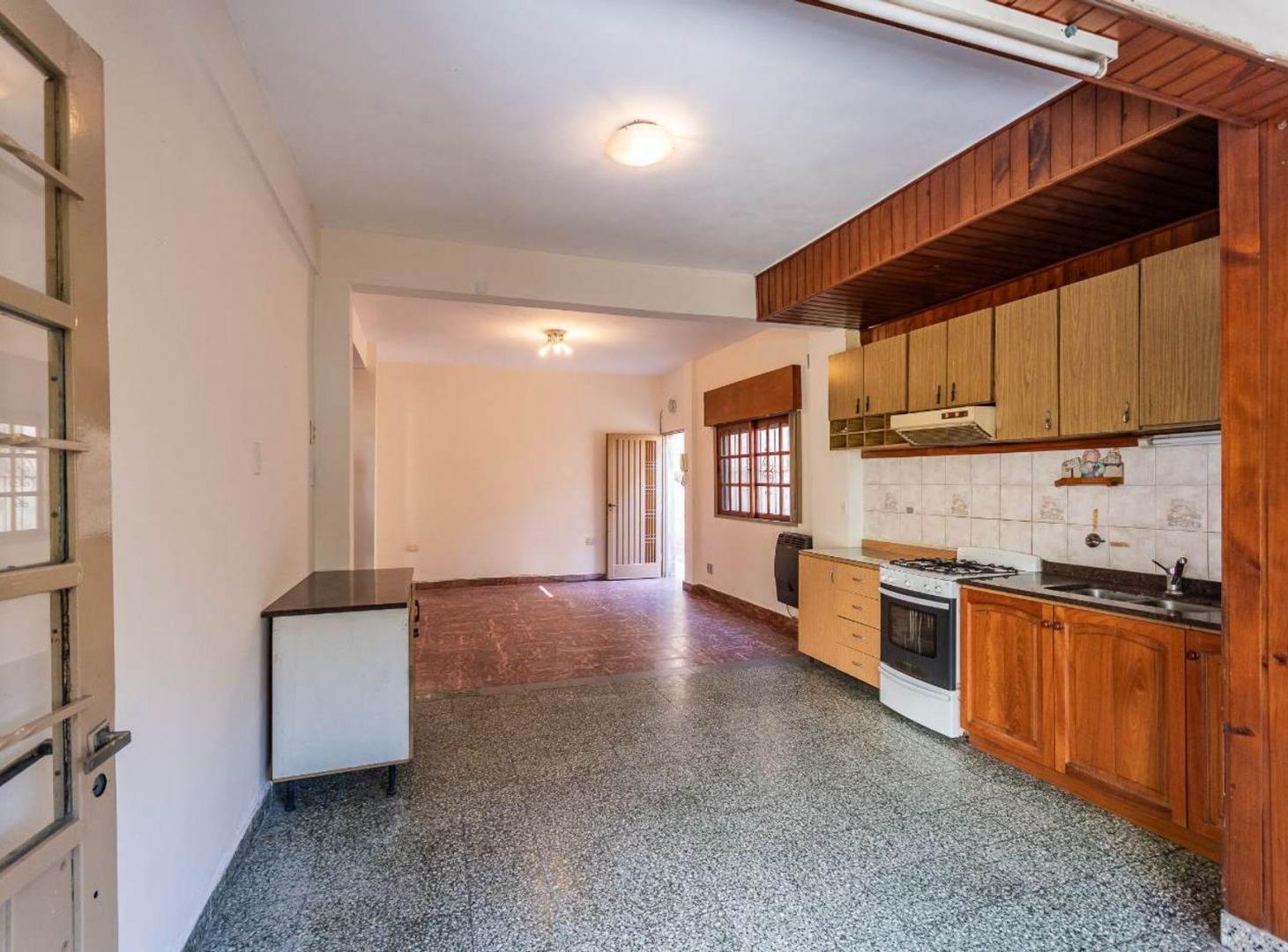 Foto de PH 2 AMBIENTES VENTA EN VILLA LUGAN S/AVCASTAÑARES, imagen 3