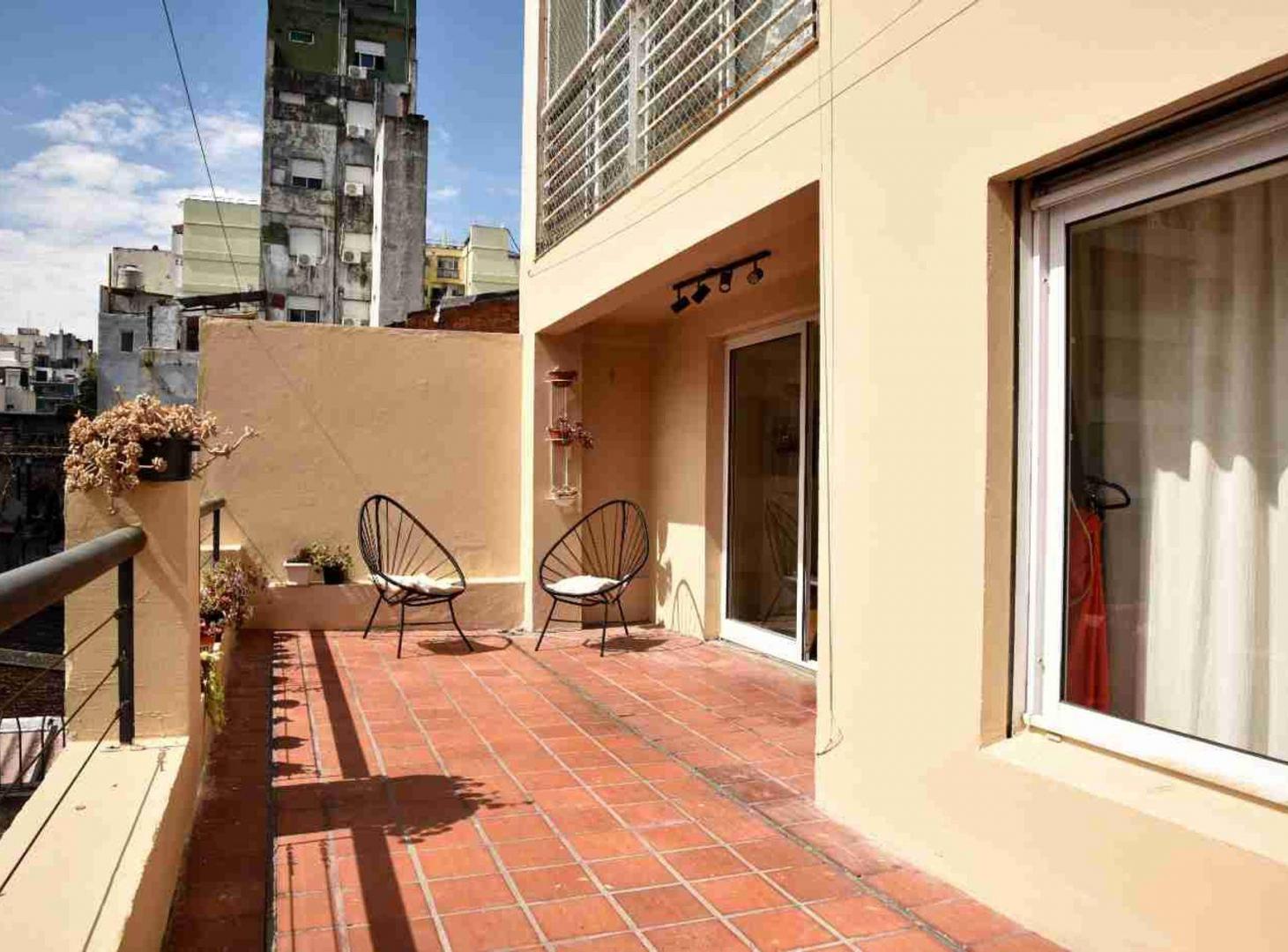 Foto de DEPARTAMENTO 2 AMBIENTES VENTA BALVANERA TERRAZA, imagen 3