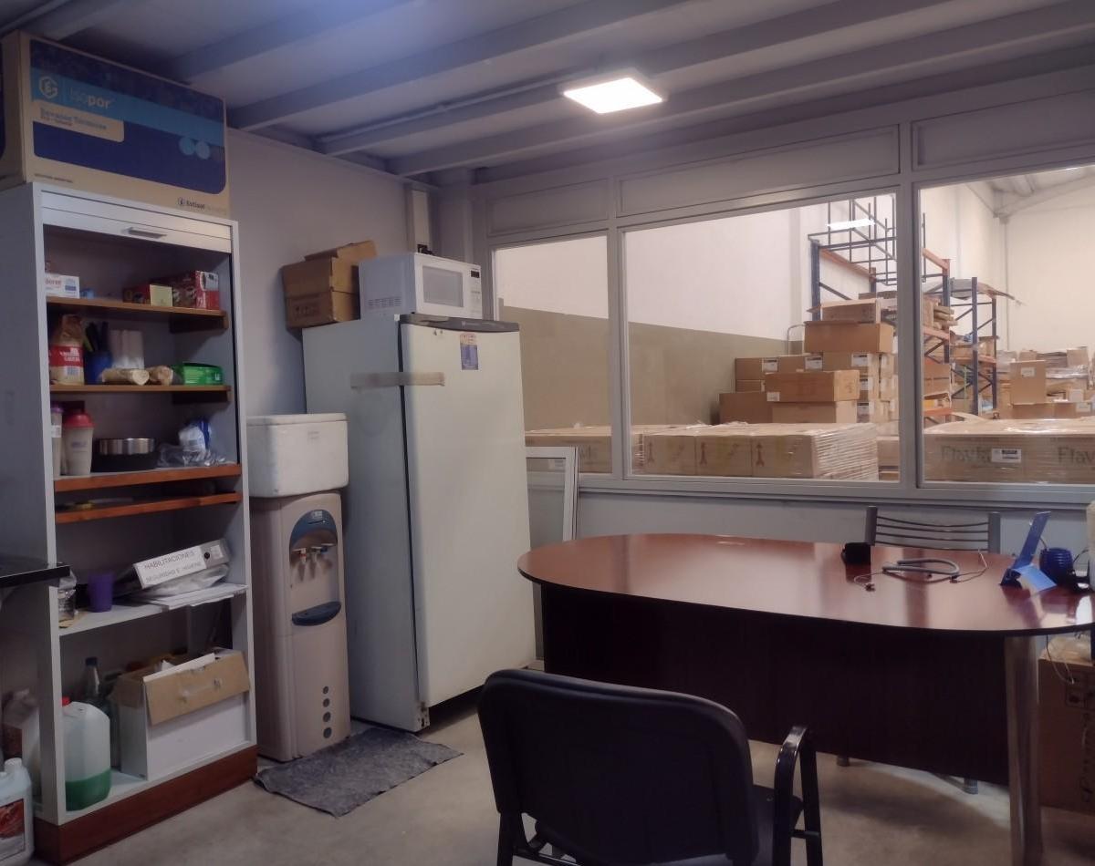 Deposito y Departamento 4 Ambientes Venta en Block 4