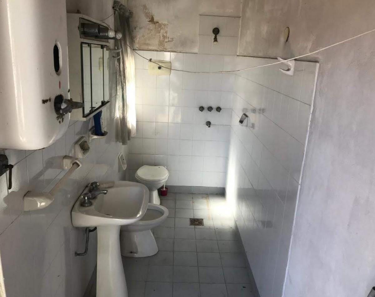 Casa 5 Ambientes + Local - San Andres 2