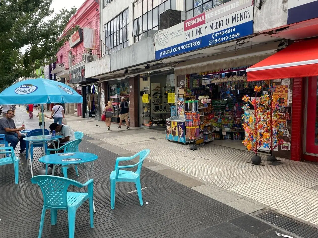 Excelente local comercial a la venta en la peatonal Belgrano - San Martin 2