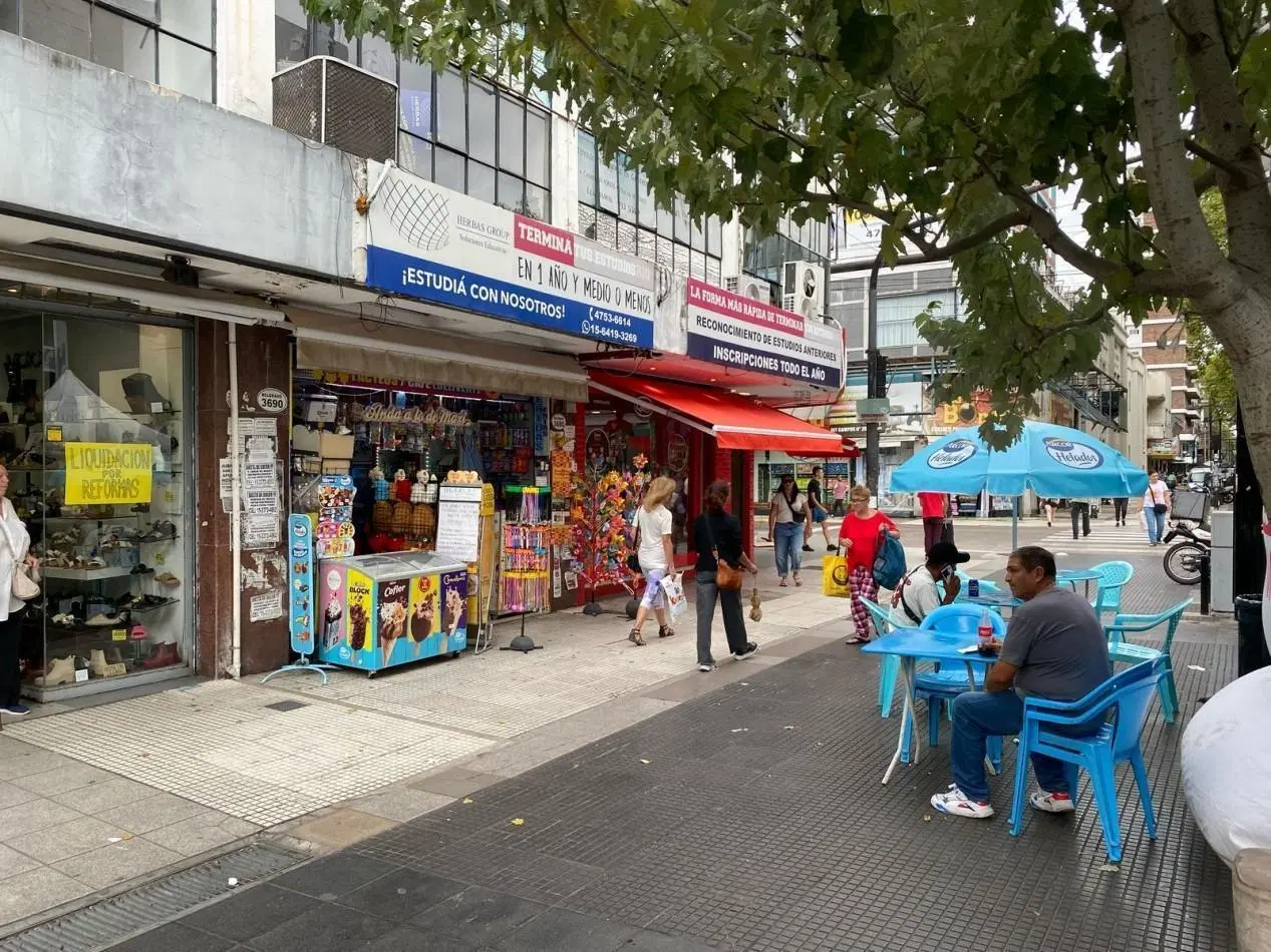 Excelente local comercial a la venta en la peatonal Belgrano - San Martin 1