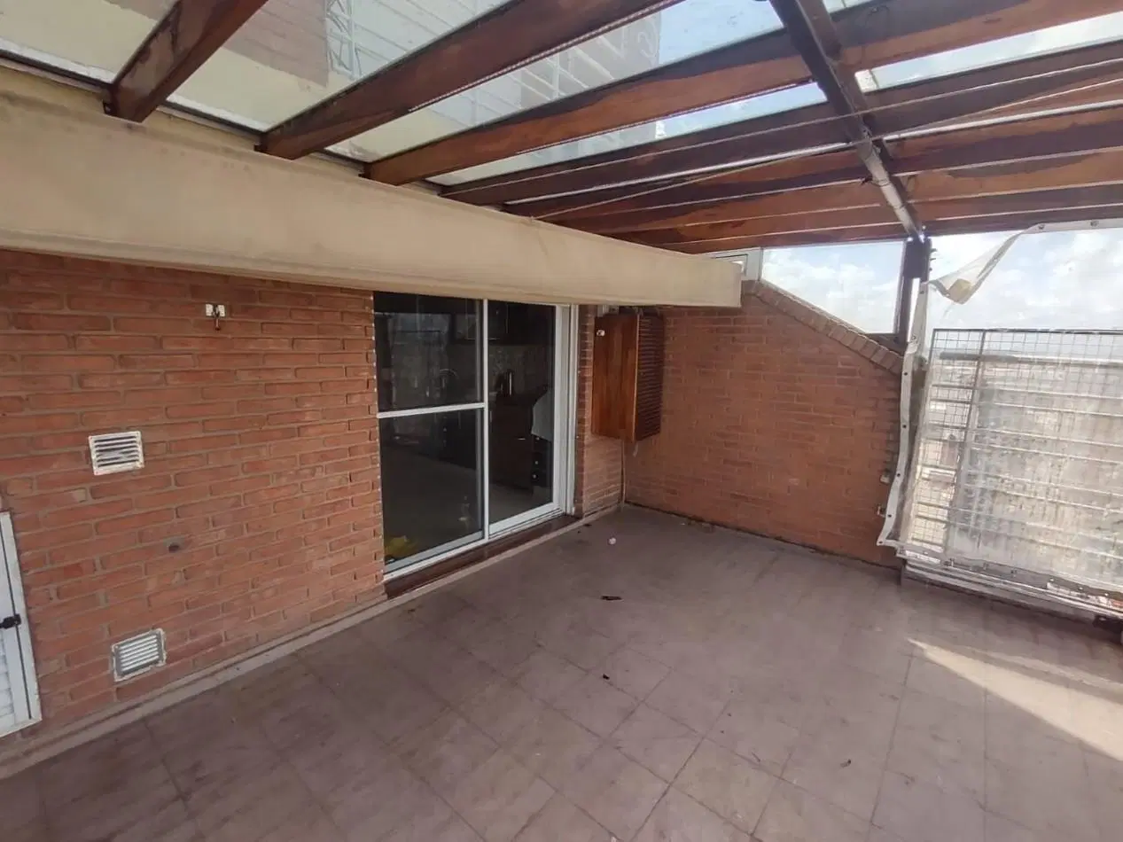 Excelente departamento de 4 ambientes tipo duplex con cochera y baulera en venta - San Martin centro 3