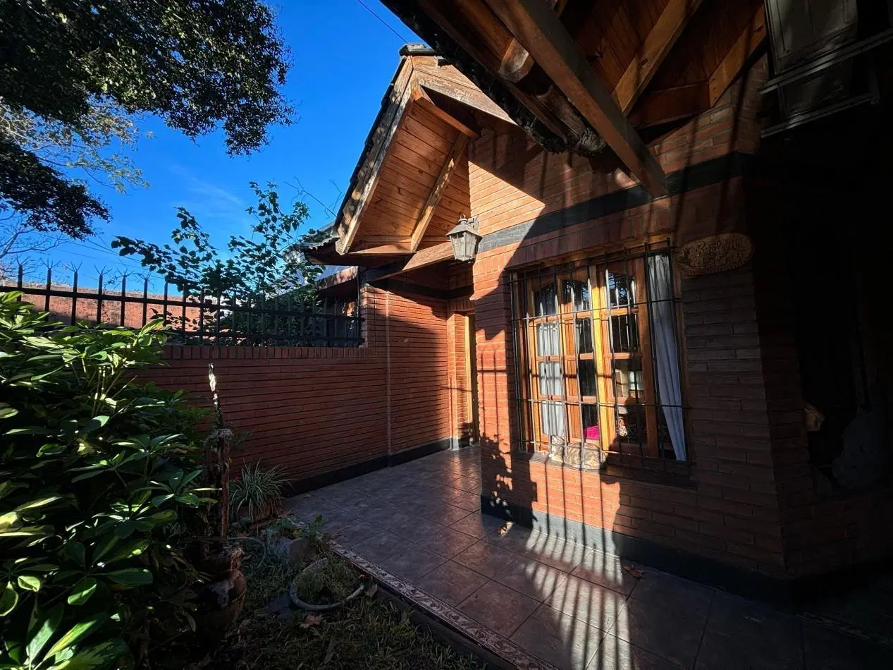 Hermosa casa de 4 ambientes en venta - San Martin 4