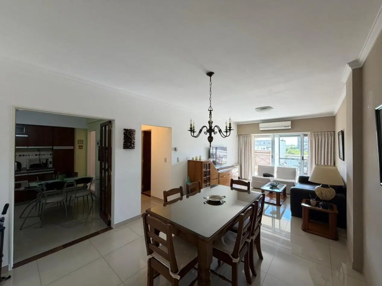 Departamento de 4 ambientes de categoria CON COCHERA en venta - San Martin centro 1