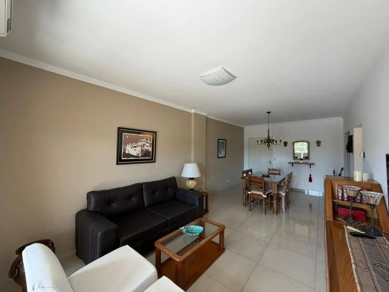 Departamento de 4 ambientes de categoria CON COCHERA en venta - San Martin centro 2