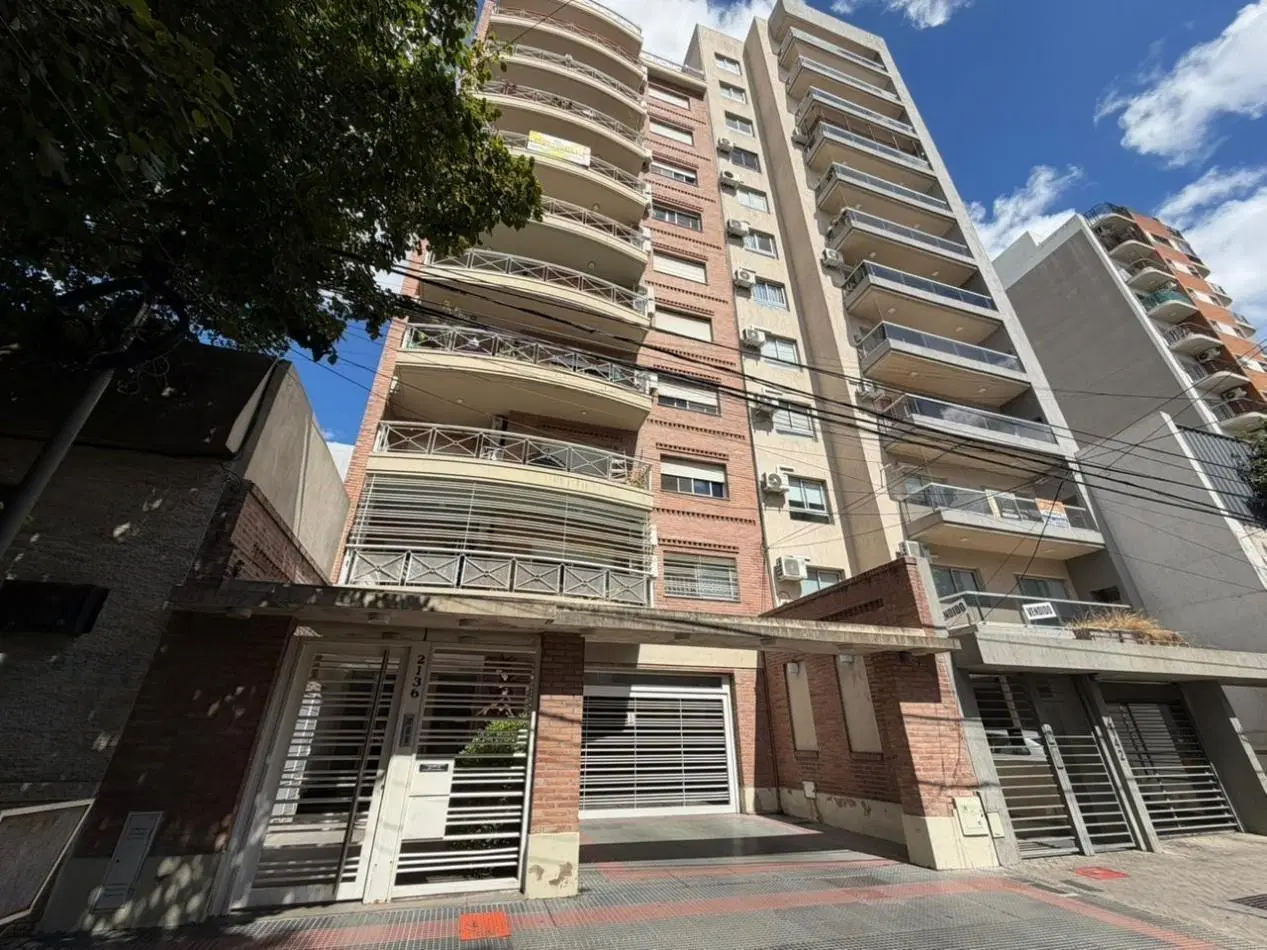 Departamento de 4 ambientes de categoria CON COCHERA en venta - San Martin centro 3