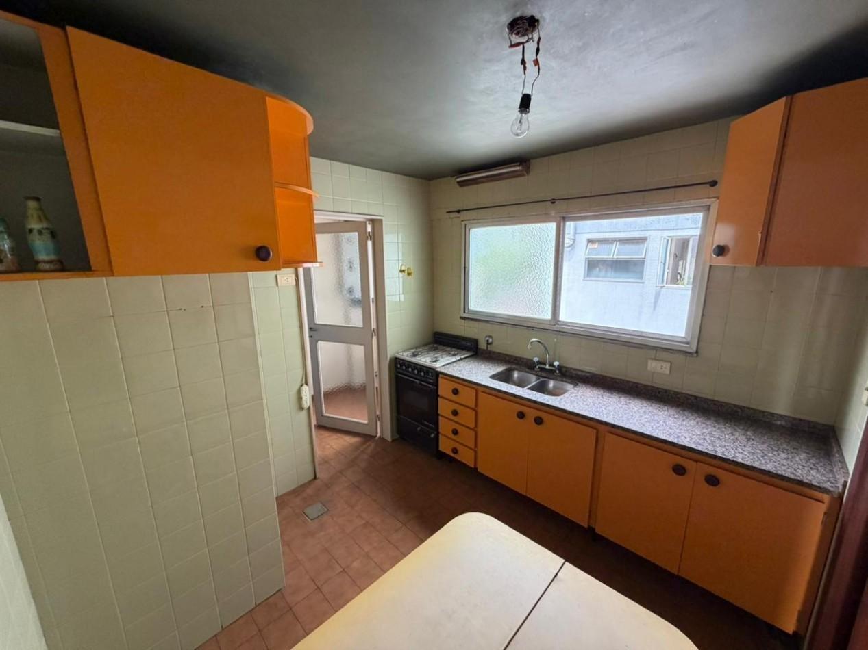 Foto de Excelente departamento semipiso de 3 ambientes con COCHERA cubierta, imagen 2