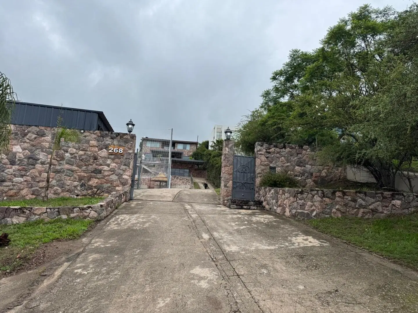 CASA DE CATEGORIA EN VENTA VILLA DEL LAGO - VILLA CARLOS PAZ 2
