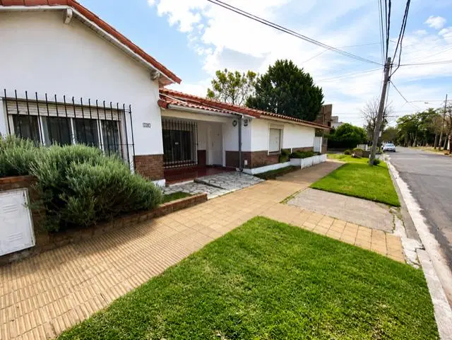 Apta CREDITO CASA EN VENTA CASTELAR NORTE 2