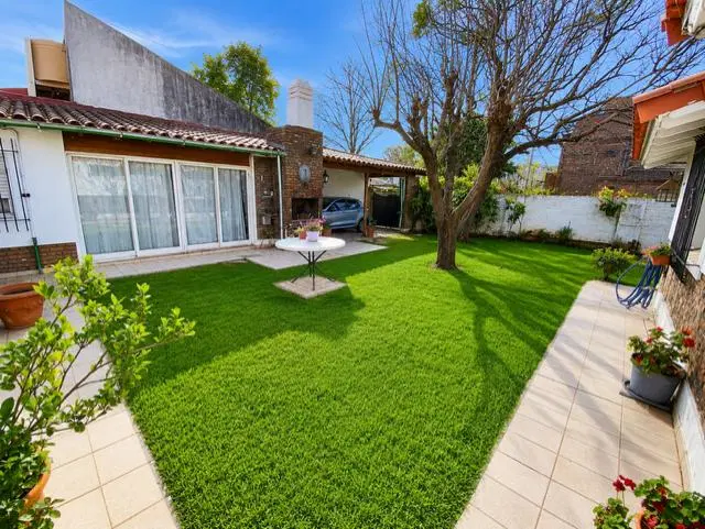 Apta CREDITO CASA EN VENTA CASTELAR NORTE 1