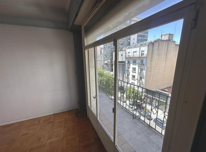 AMPLIO CON 3 HABITACIONES, BALCON Y EN UBICACIÓN ESTRATÉGICA 2